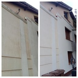 Asmat Mateusz Kalinowski - Porównanie fragmentu elewacji budynku przed i po czyszczeniu, widoczne różnice w kolorze i usunięte zabrudzenia.