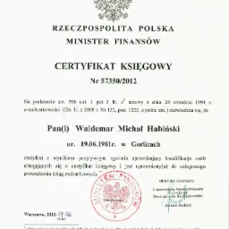 Skan Certyfikatu Księgowego wydanego przez Ministra Finansów Rzeczypospolitej Polskiej, z pieczęcią i podpisem.