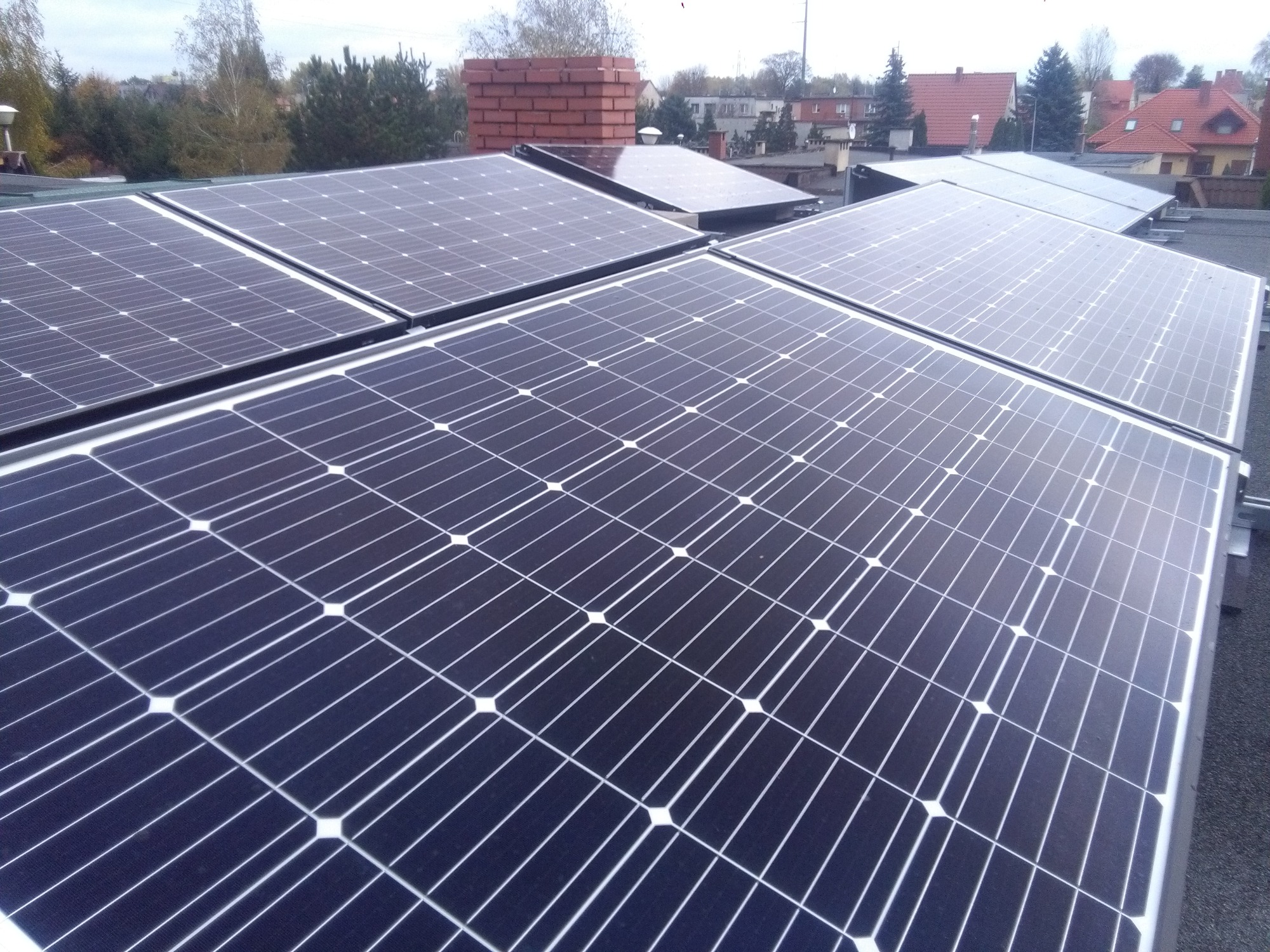 Dach płaski w Pile. Instalacja fotowoltaiczna o mocy 5.4 kW.