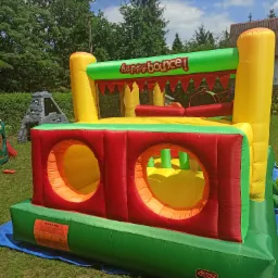 Możliwość wypożyczenia zamków dmuchanych.