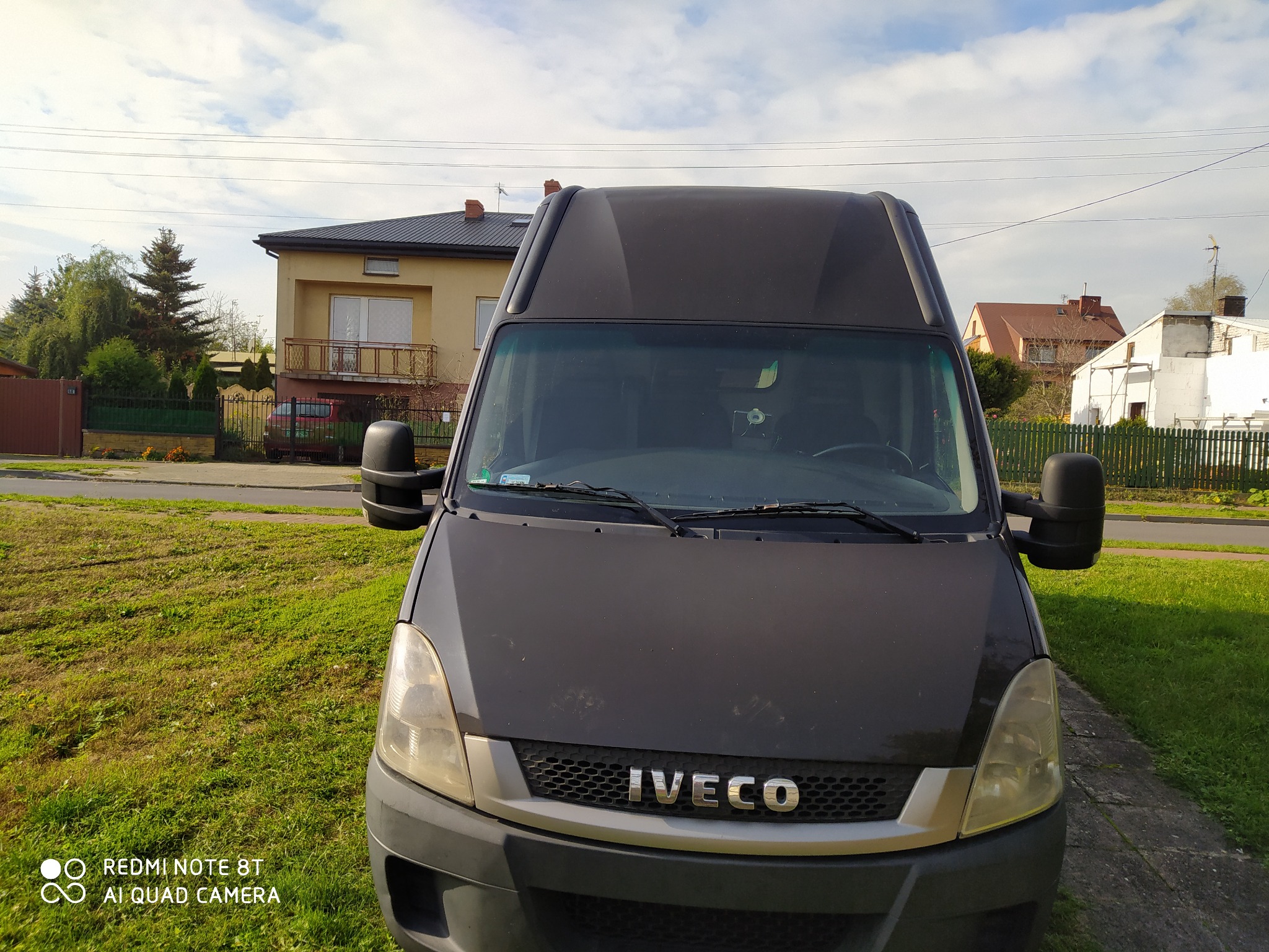 Usługi transportowe auto iveco daili wymiary: Długość 3,5 metra Szerokość 2 metry Wysokość 2 metry