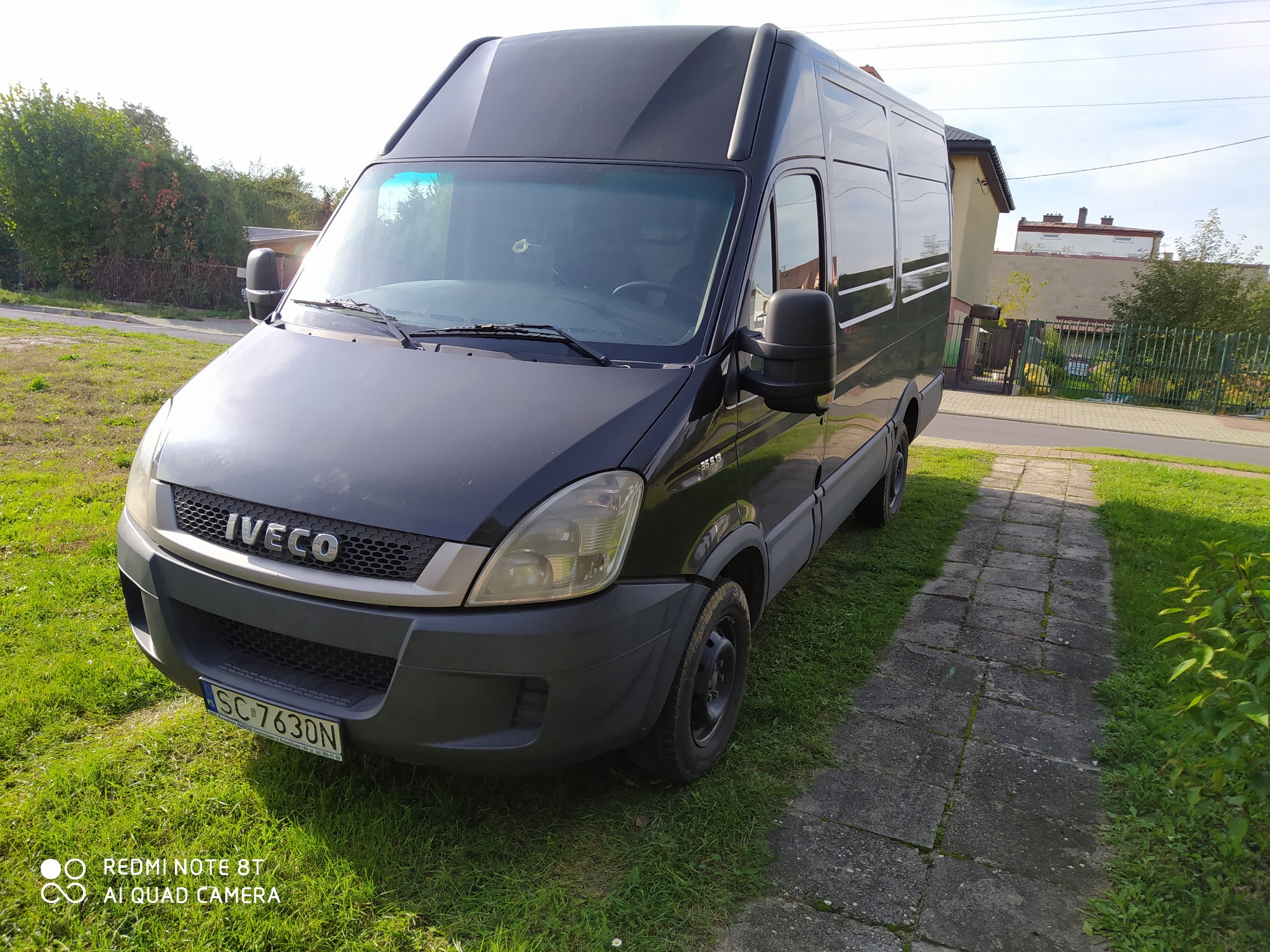 Usługi transportowe iveco daili wymiary: Długość 3,5 metra Szerokość 2 metry Wysokość 2 metry