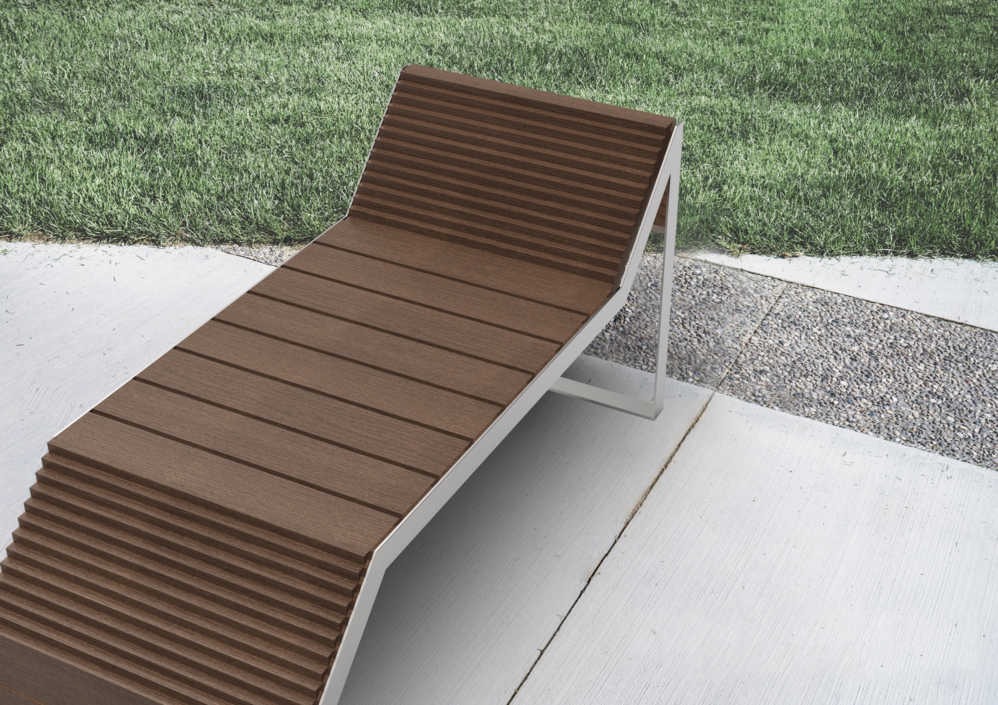 Nowoczesny leżak ogrodowy z brązowych desek kompozytowych na białym stelażu, ustawiony na betonowej płycie obok trawnika i żwirowej ścieżki.