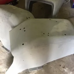 Karoseria traktora po piaskowaniu