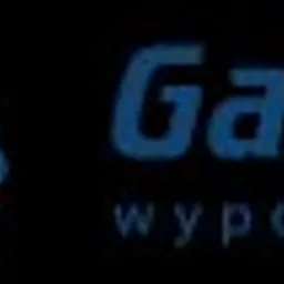 Logo firmy Gaudia wyposażenie, składające się z niebieskiego napisu i geometrycznego symbolu z sześcian&oacute;w w odcieniach niebieskiego i pomarańczowego.