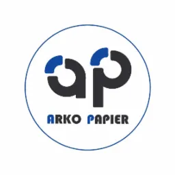 Logo firmy Arko Papier z inicjałami AP wewnątrz niebieskiego okręgu, z elementami w kolorze czarnym i niebieskim.