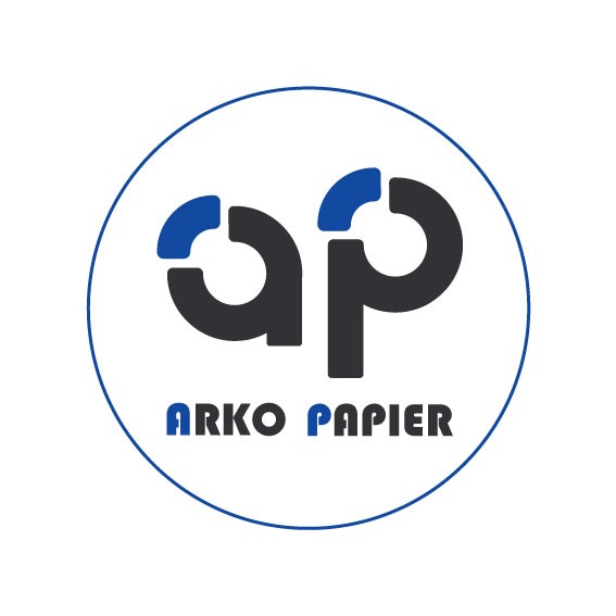 Logo firmy Arko Papier z inicjałami AP wewnątrz niebieskiego okręgu, z elementami w kolorze czarnym i niebieskim.