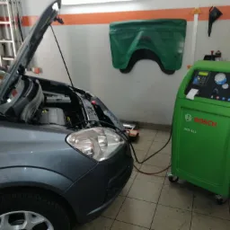 Wymiana chłodnicy klimatyzacji.