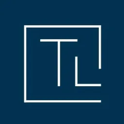Minimalistyczne logo firmy prawniczej: białe litery T i L w kwadratowej ramce na granatowym tle.