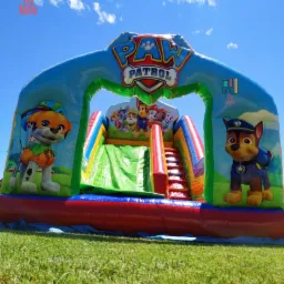 Duży Dmuchaniec bez limitu wiekowego Psi Patrol - wejście do dmuchańca.