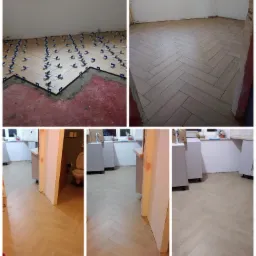 Układanie jasnych, podłużnych płytek podłogowych w jodełkę; widoczny etap prac z użyciem klipsów poziomujących i gotowa podłoga w kuchni i łazience.