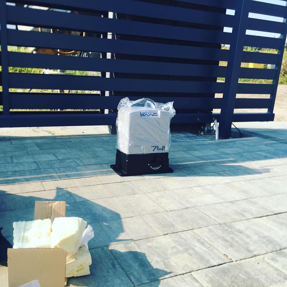 Instalacja Napedu Do Bramy Przesównej FAAC 741