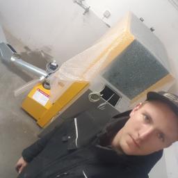 Haus Technik Instalacje Sanitarno Grzewcze - w trakcie montażu kotła KWB na pelet