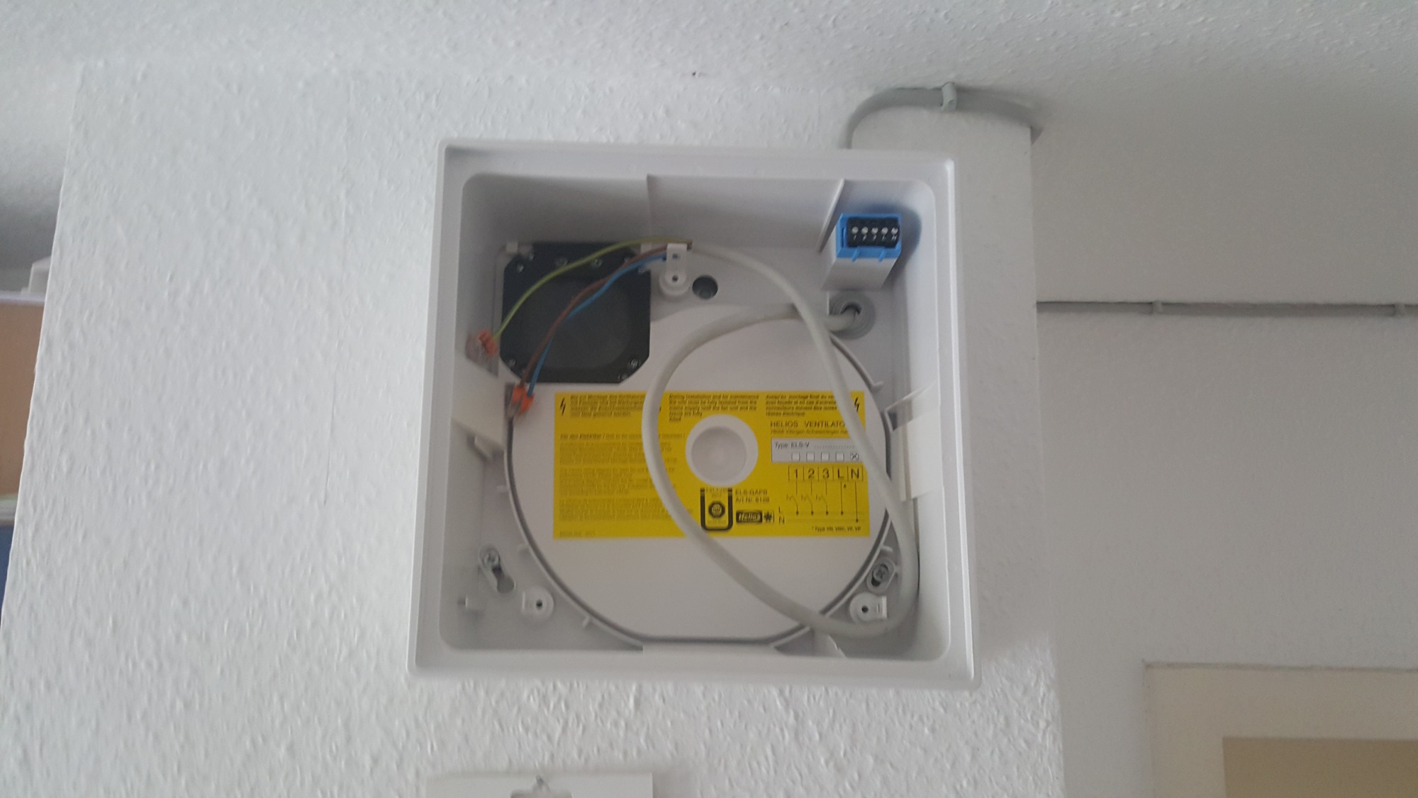 montaż wentylatorów wyciągowych w kuchni