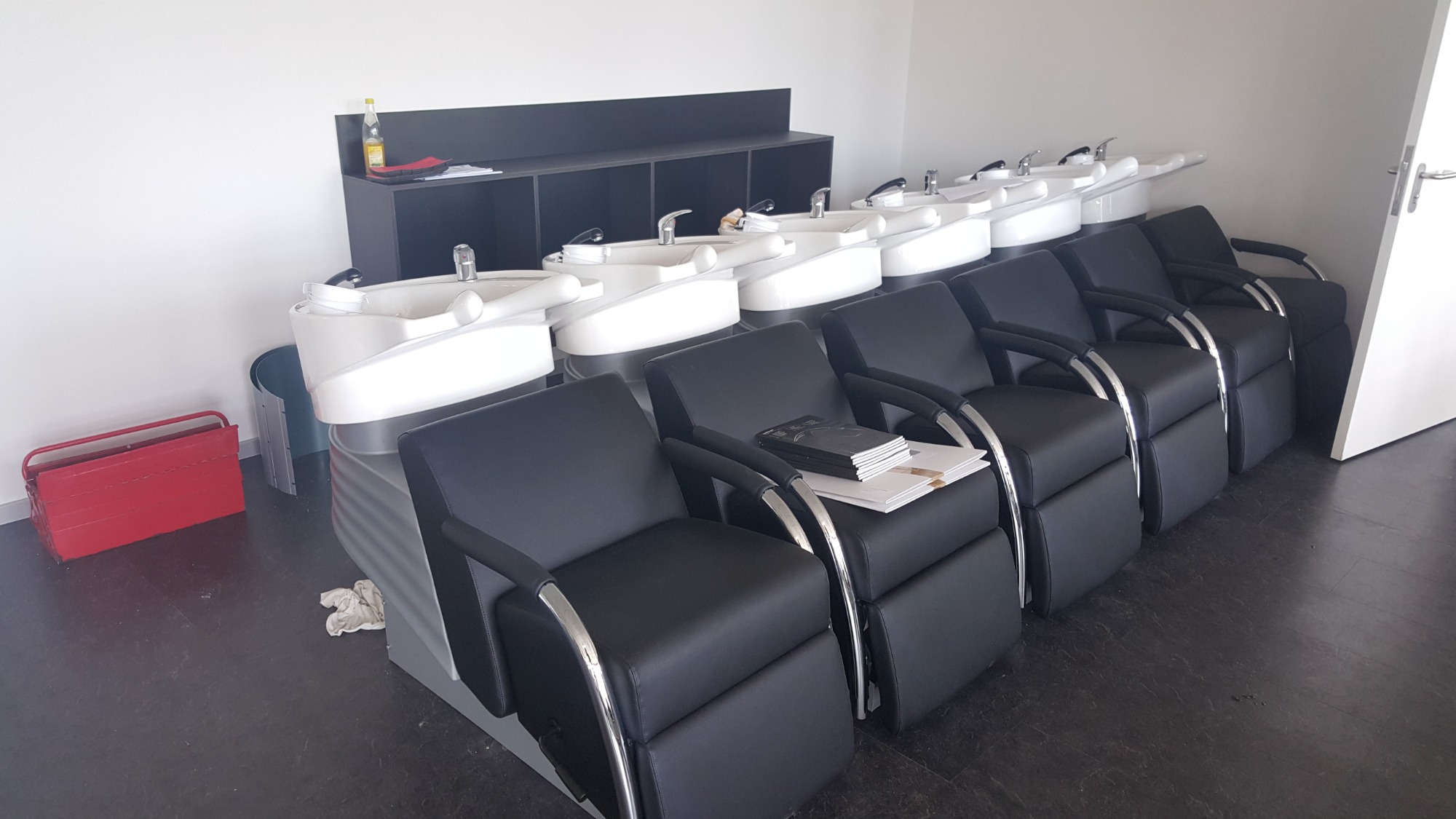 szkoła fryzjerska montaż stanowisk do mycia włosów