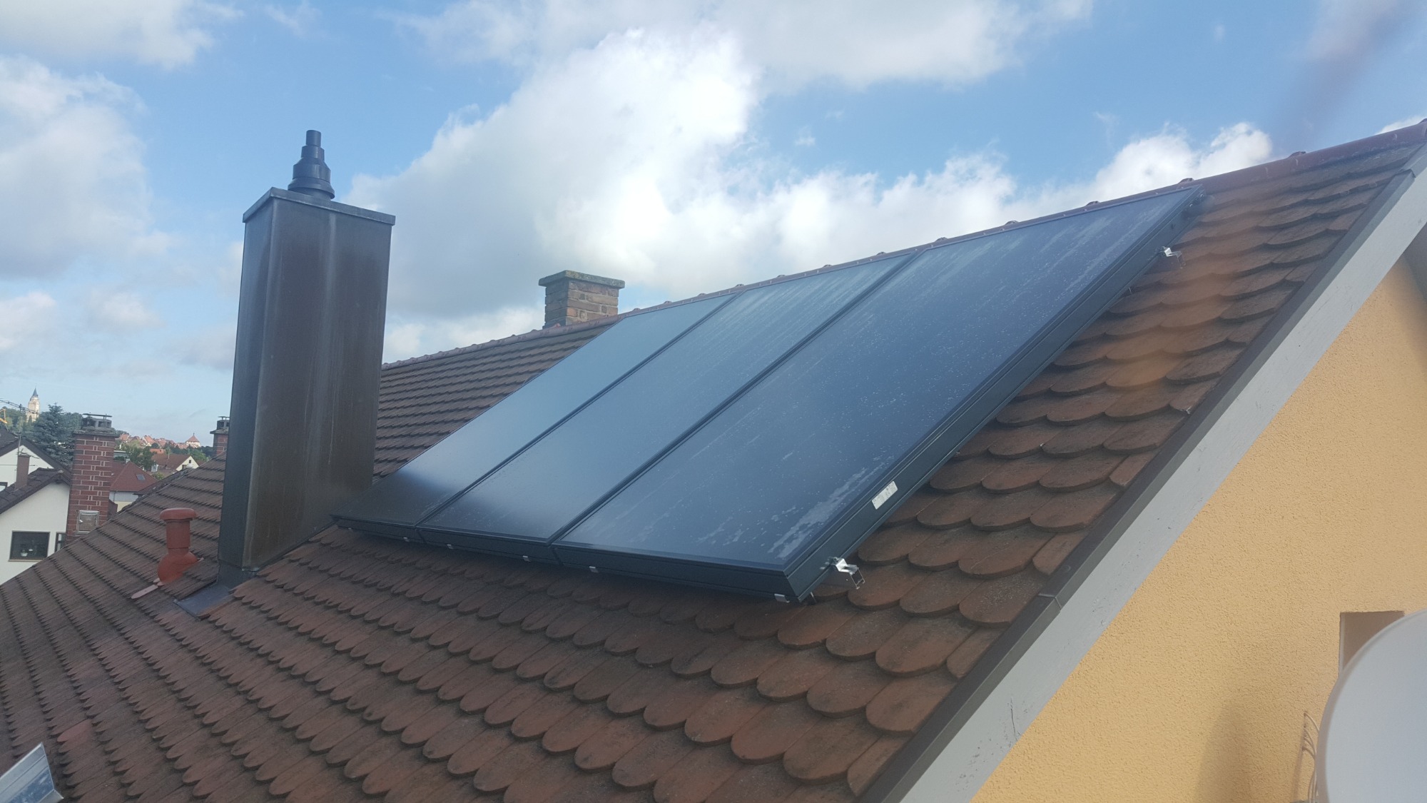 panele słoneczne do ogrzewania wody