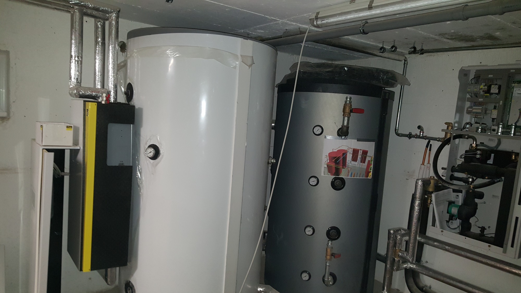 w trakcie montażu kotłowni pompa ciepła + bufor ciepła