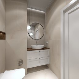 Conceptbe Pracownia Architektury Wnętrz - Nowoczesna łazienka w Bydgoszczy z beżowymi płytkami, okrągłym lustrem z podświetleniem, białą umywalką nablatową na drewnianym blacie i podwieszaną szafką, oraz wnęką z drewnianym wykończeniem...