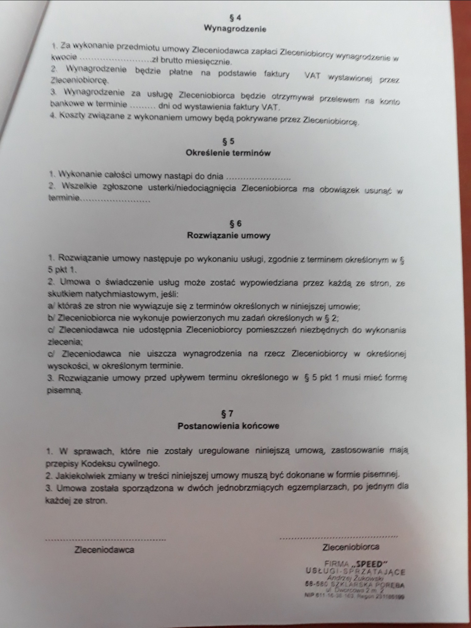Fragment umowy zlecenia usług, zawierający paragrafy dotyczące wynagrodzenia, terminów, rozwiązania umowy oraz postanowień końcowych. Widoczny podpis firmy sprzątającej 'SPEED'.