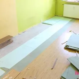 Tak wygląda mieszkanie wymalowane i zaczęte układanie paneli podłogowych prze ze mnie
