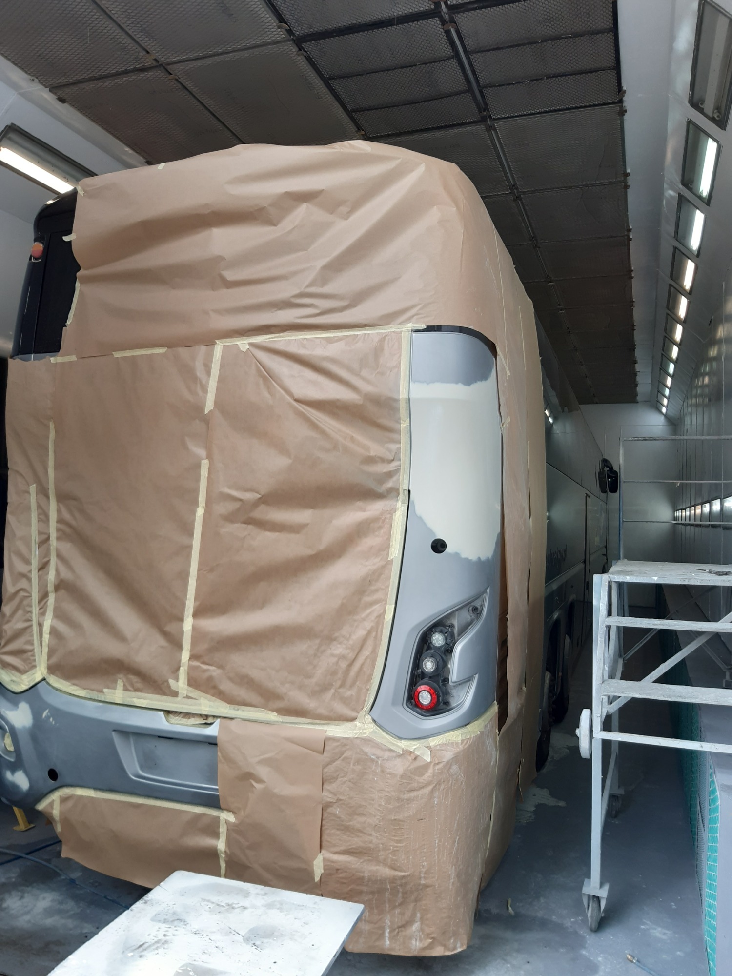 Lakierowanie narożnika VDL Futura