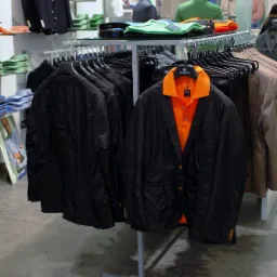 wykonujemy niezbędne elementy wyposażenia sklepów , stojaki , wieszaki , półki itd.