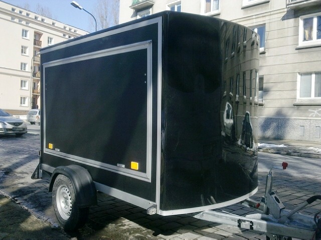 Posiadamy możliwość doposażenia naszych busów typu Mercedes-Benz Sprinter o dodatkową przestrzeń bagażową.