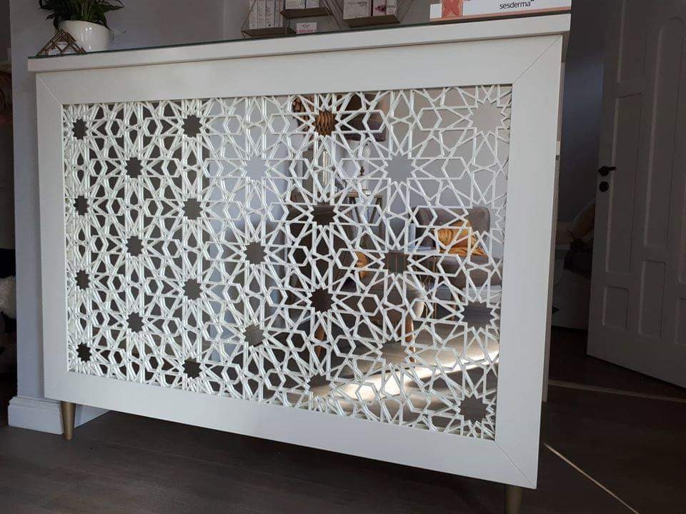 Wykonanie lady z pięknym wzorem.