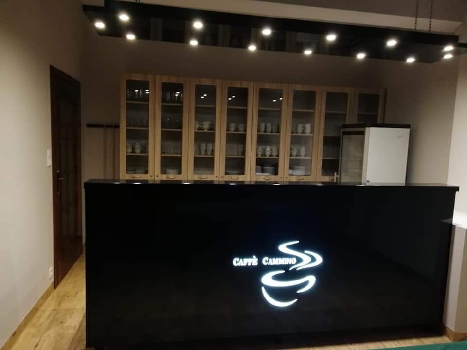 Wykonanie podświetlanej lady, panelu górnego oświetlenia.