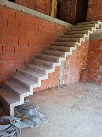 Wykonanie schodów wiszących.