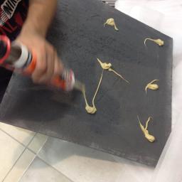 Płyty betonowe AIR, to oszczędne rozwiązanie dzięki, wyeliminowaniu konieczności stosowania podkonstrukcji.
Nasze płyty, mocujemy do podłoża jedynie na kleju.