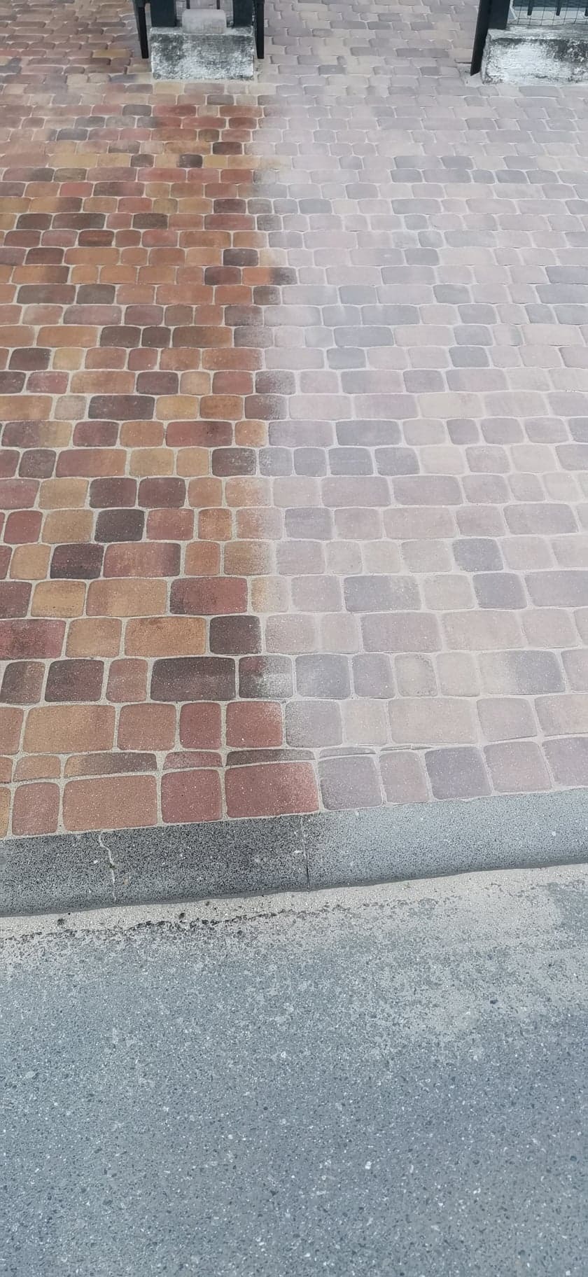 Impregnacja kostki brukowej (powłoka hydrofobowa zabezpiecza przed wnikaniem nowych zabrudzeń)