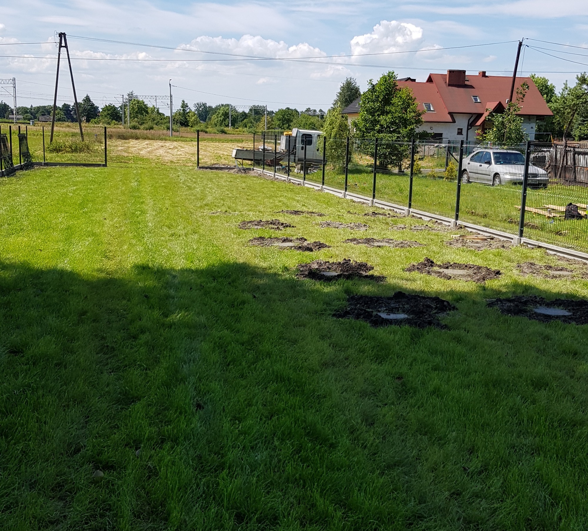 Ok 200m płotu zrobione na gotowo (bez bramy i bramki ) 2 dni