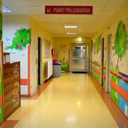 Gładź z włókien FOTOTAPETA / Szpital Dziecięcy - korytarz. Zabezpieczenie przed uszkodzeniem i pękaniem.