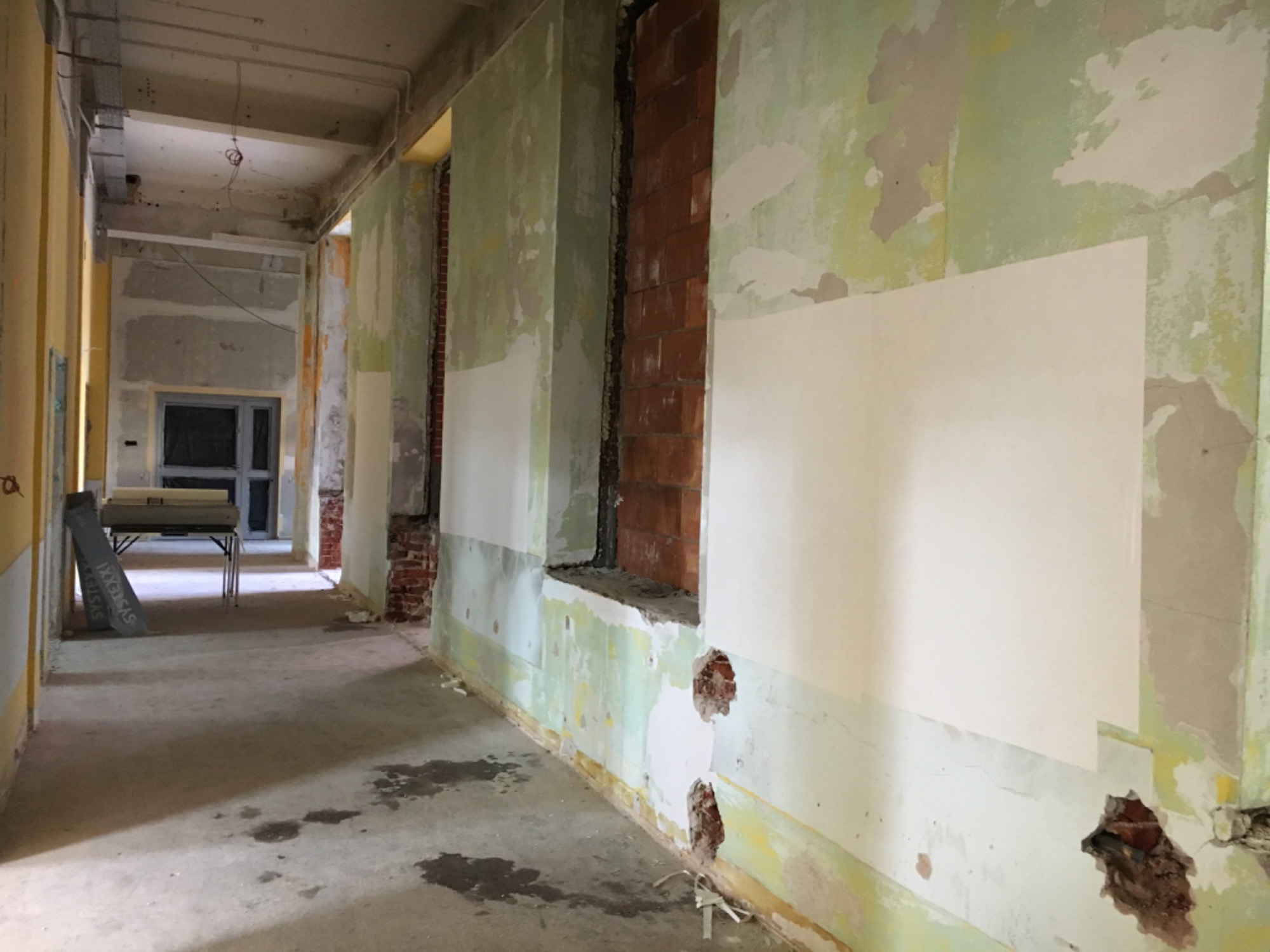 Gładź z włókien, Okładzina SP38, Okładzina 604 / Próby materiałowe na remontowanym szpitalu.