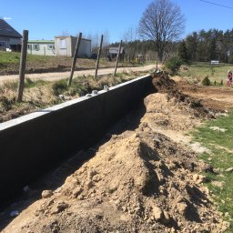 DRZEWUS Sebastian Majewski - Wykop pod fundament ogrodzenia