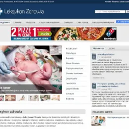 Zdjęcie noworodka z zaciśniętą pępowiną, leżącego na szpitalnym łóżku, wykonane przez lekarza w rękawiczkach w szpitalu, na tle strony internetowej o zdrowiu.