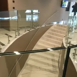 Schody z marmuru Crystal White