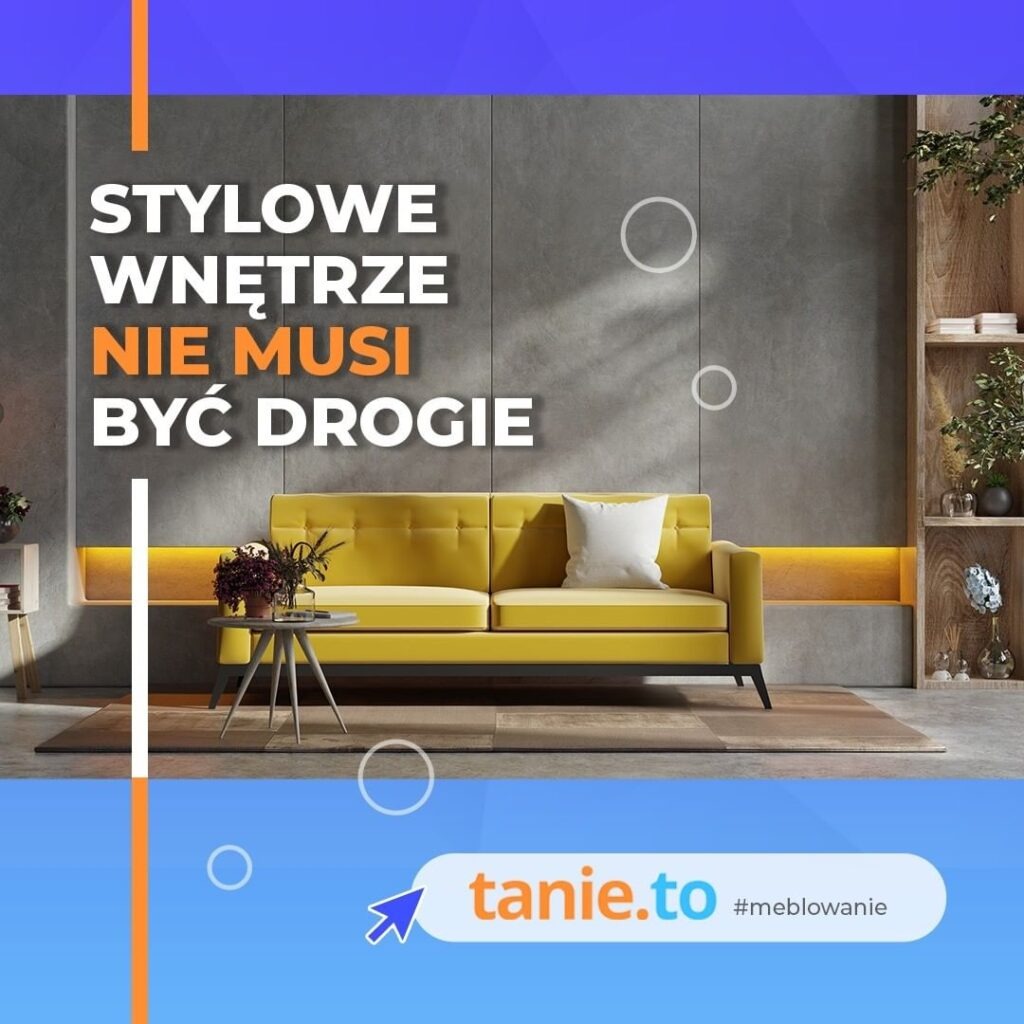 Żółta sofa w minimalistycznym wnętrzu z szarą ścianą i drewnianym regałem, z hasłem 'Stylowe wnętrze nie musi być drogie' i logo 'tanie.to'.