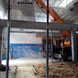 Rozbiórka i przebudowa hali przemysłowej. Budowa stropu pod dachem. Gdańsk al. Grunwaldzka