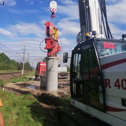 Prefabrykowany pal średnicy 850mm dł. 12m wbijany w całej swojej długości przy użyciu wibromłota i palownicy - Budowa infrastruktury systemu ERTMS/GSM-R na liniach kolejowych PKP Polskie Linie Kolejowe S.A. - Wejherowo