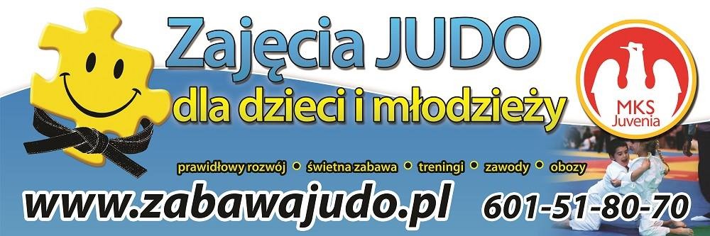 Grafika reklamowa zajęć Judo dla dzieci i młodzieży z żółtym puzzlem z uśmiechem i czarnym pasem, logo MKS Juvenia oraz dzieci w kimonach podczas treningu.