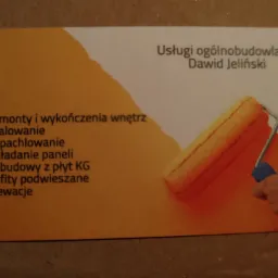 Wizytówka firmy remontowo-budowlanej Dawid Jeliński, oferującej usługi malowania, szpachlowania, układania paneli, zabudowy z płyt KG, sufity podwieszane i elewacje, z motywem wałka malarskiego...