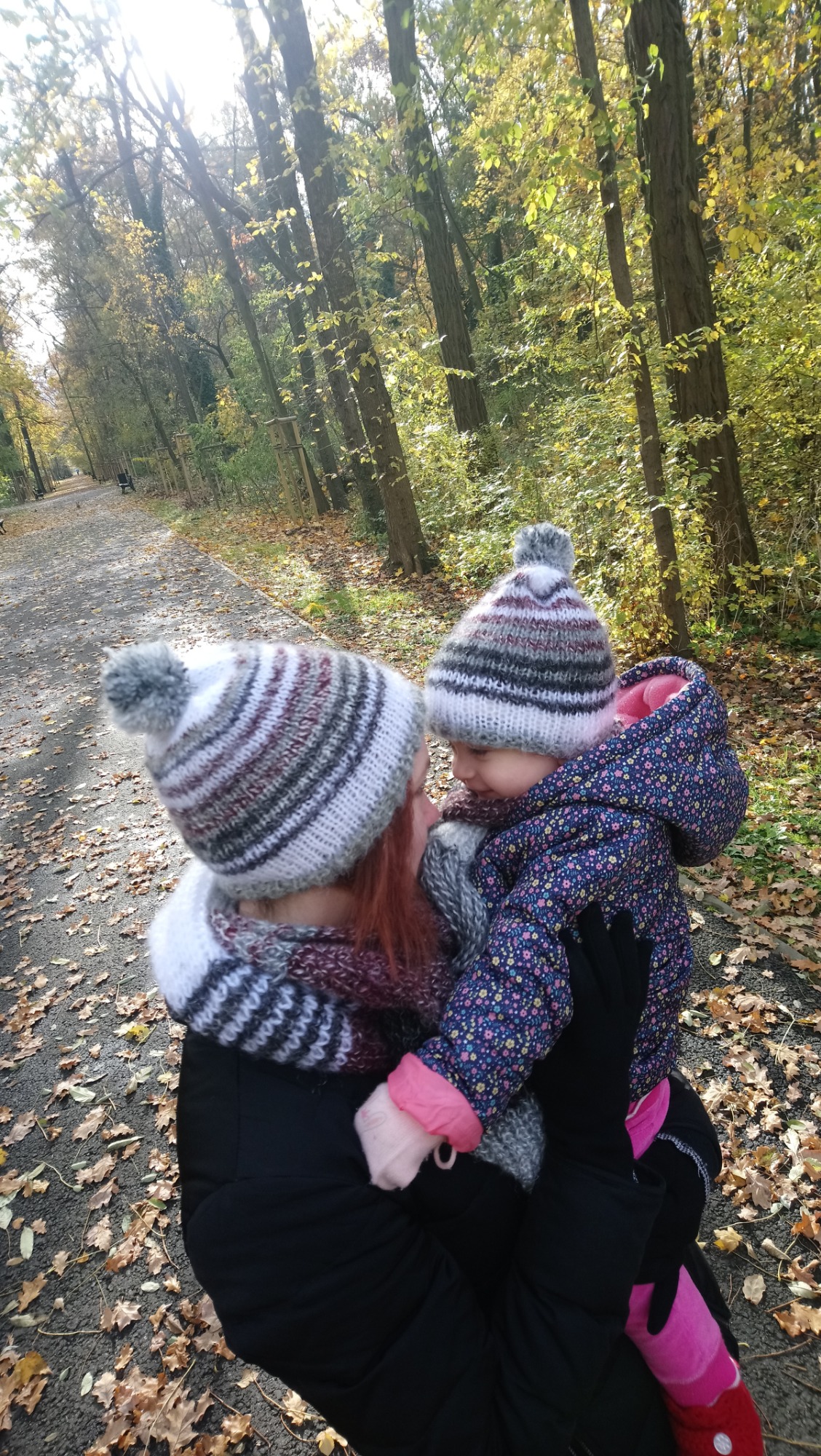 Komplety czapki i szaliki