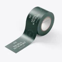 Rolka zielonej taśmy z nadrukowanym logo 'Kraina Konesera' i hasłem 'Food & More', leżąca na białym tle.