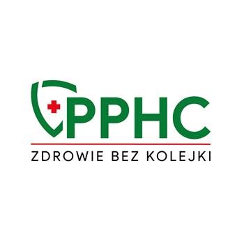 Logo PPHC z zieloną tarczą, czerwonym krzyżem i napisem 'ZDROWIE BEZ KOLEJKI' pod spodem na białym tle.