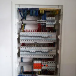 Układamy instalację schludnie, aby zawsze można było łatwo napraw lub modernizacji.