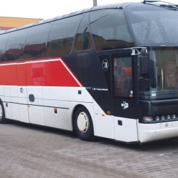 Neoplan
58 miejsca + 1 kierowca, klimatyzacja siedzenia odchylane DVD lodówka indywidualne oświetlenie nawiewy kuchnia toaleta
