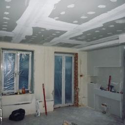Remont domu, sufit konstrukcja krzyżowa ,zabudowa ścienna pod media 
