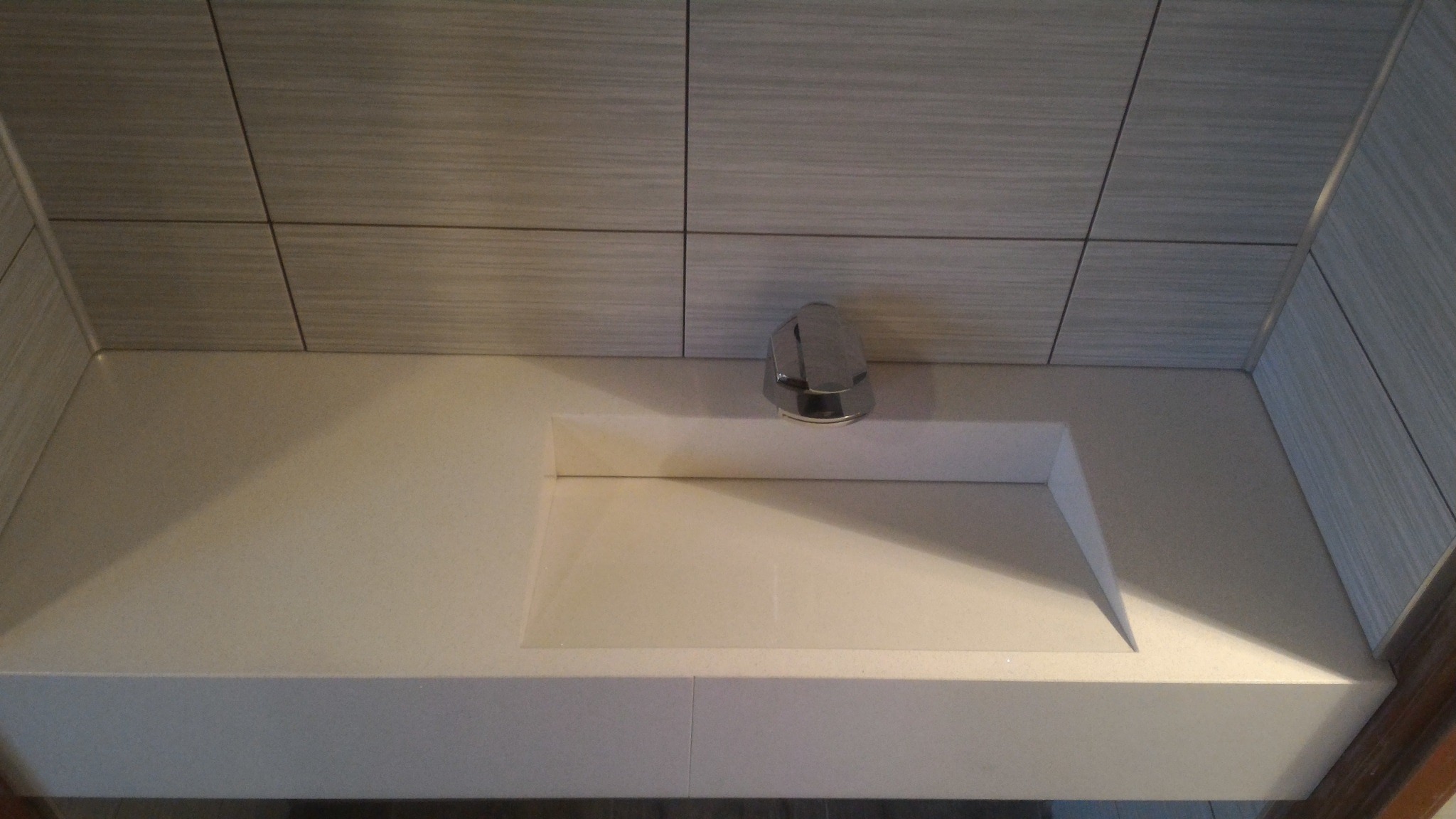 Umywalki z kamienia z blatem